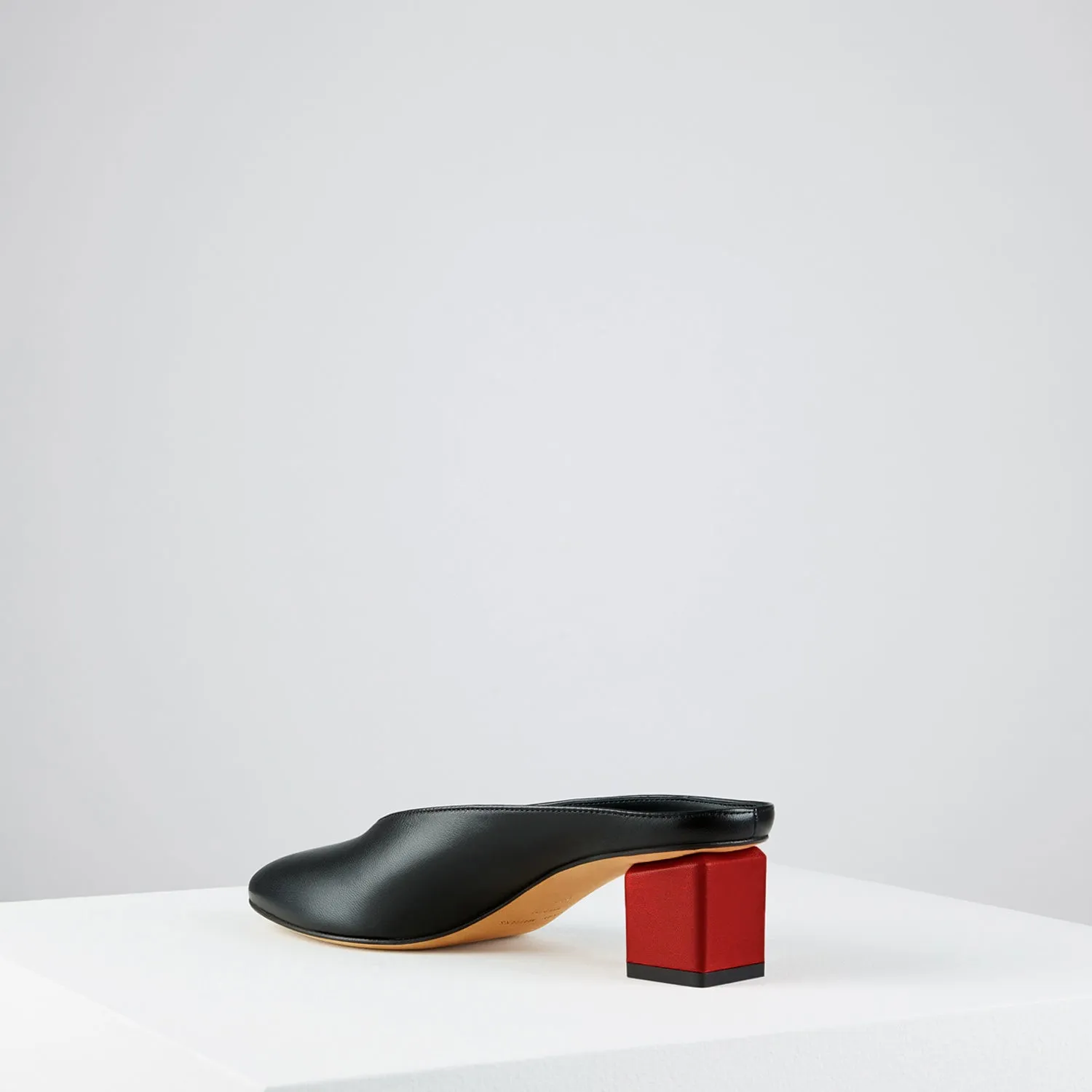 Mildred Mules in Nero Rosso