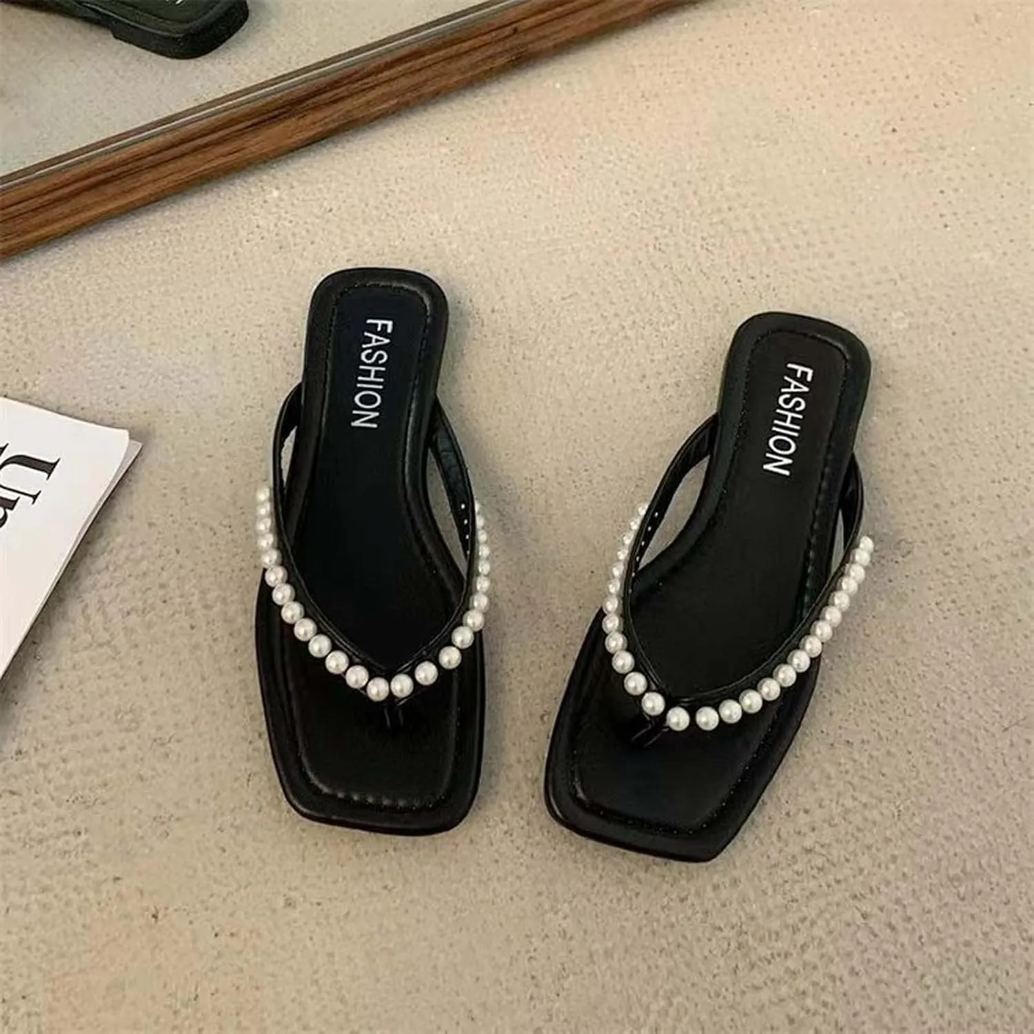 Women's Fashion Pearl Flip Flops Square Toe Thong Sandal Trendy Lightweight Casual Beach Shoes Solid Color Sandals
