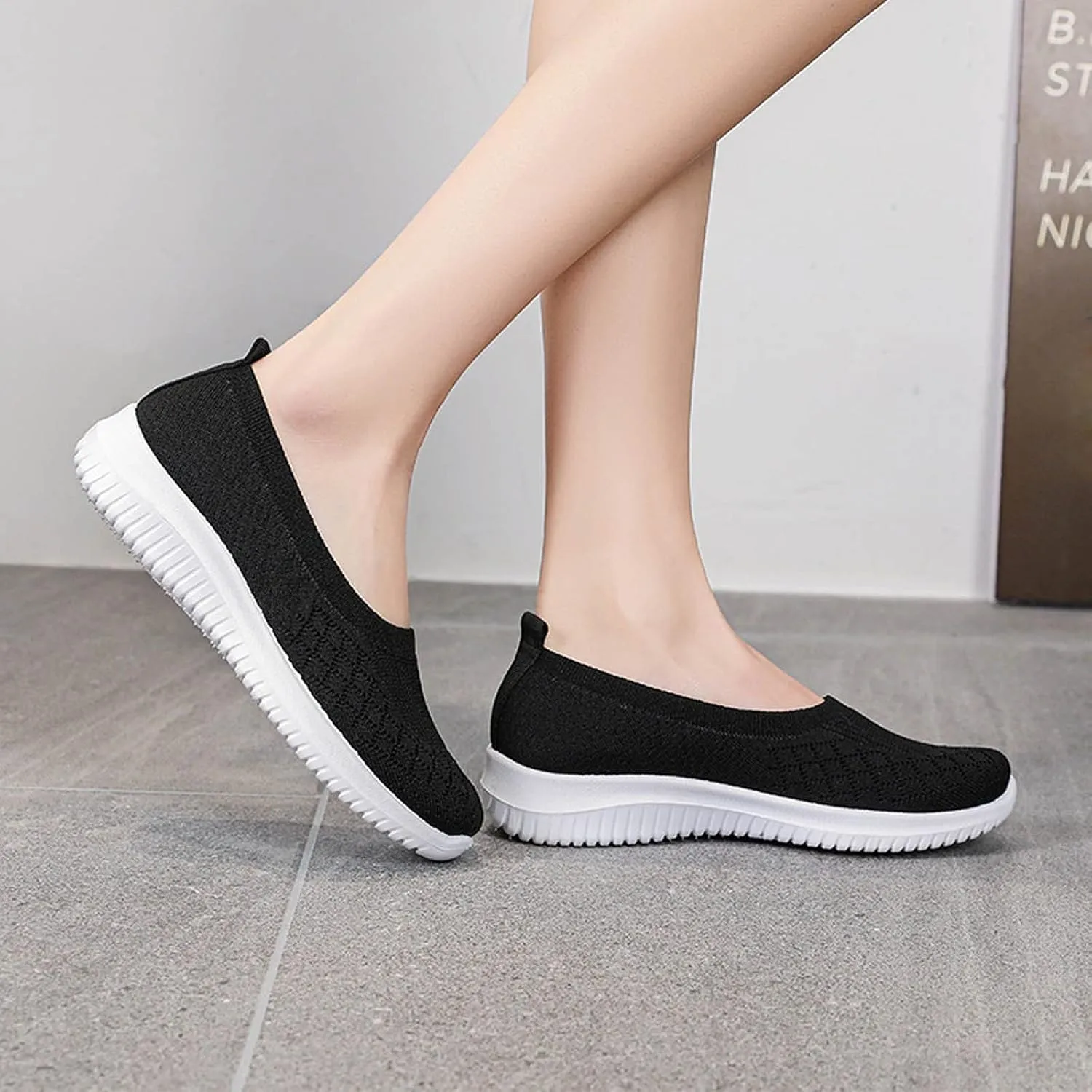 Women's Sneakers Lightweight Slip On Walking Shoes Runing Breathable Sneakers Solid Color Athletic Running Shoes